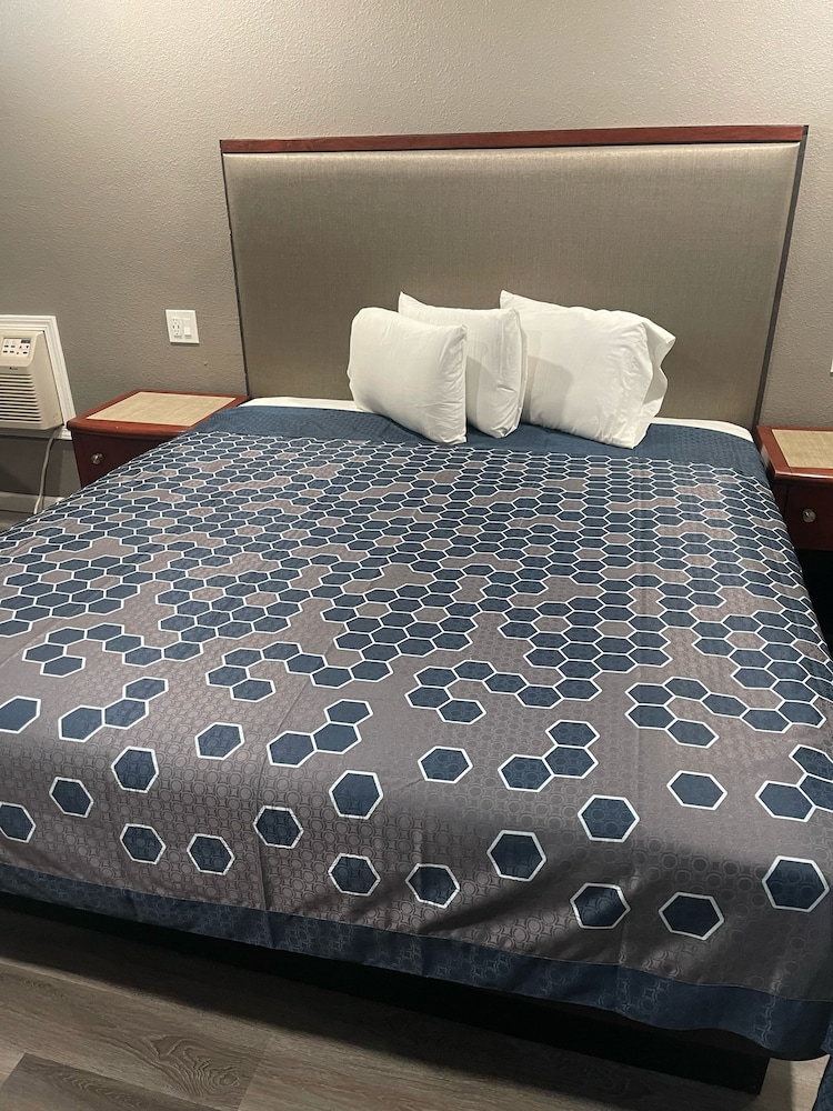ROYAL MOTEL TRACY LLC view 4