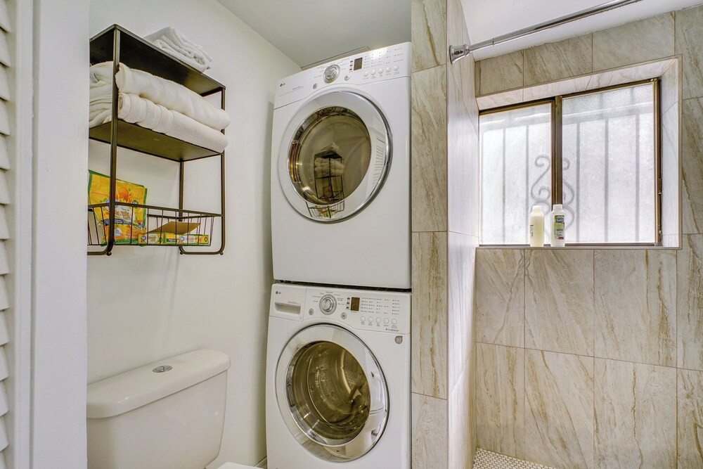 12 Mi to Temple Square: Cozy + Convenient Apt!