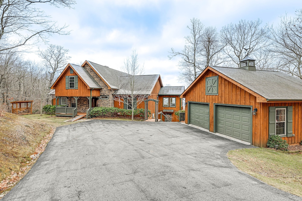 Sapphire Mountaintop Cabin w/ Views & 2 Decks view 5