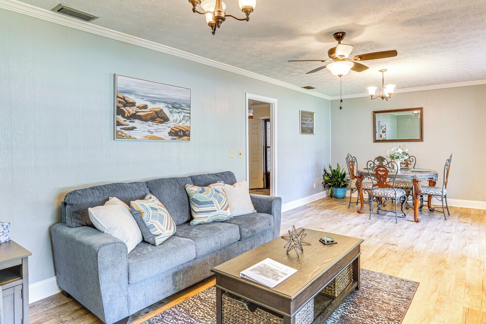 1 Mi to Dtwn Waycross: Home w/ Furnished Porch
