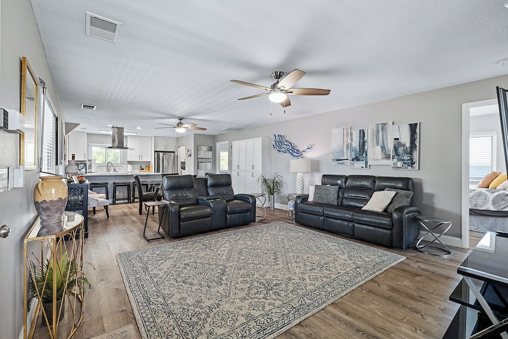 4BR Beach House Spacious Steps From Sand