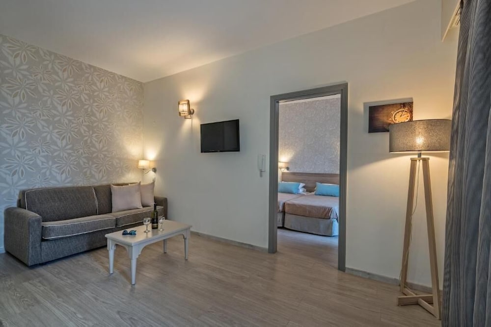 Icarus Suite Apartments