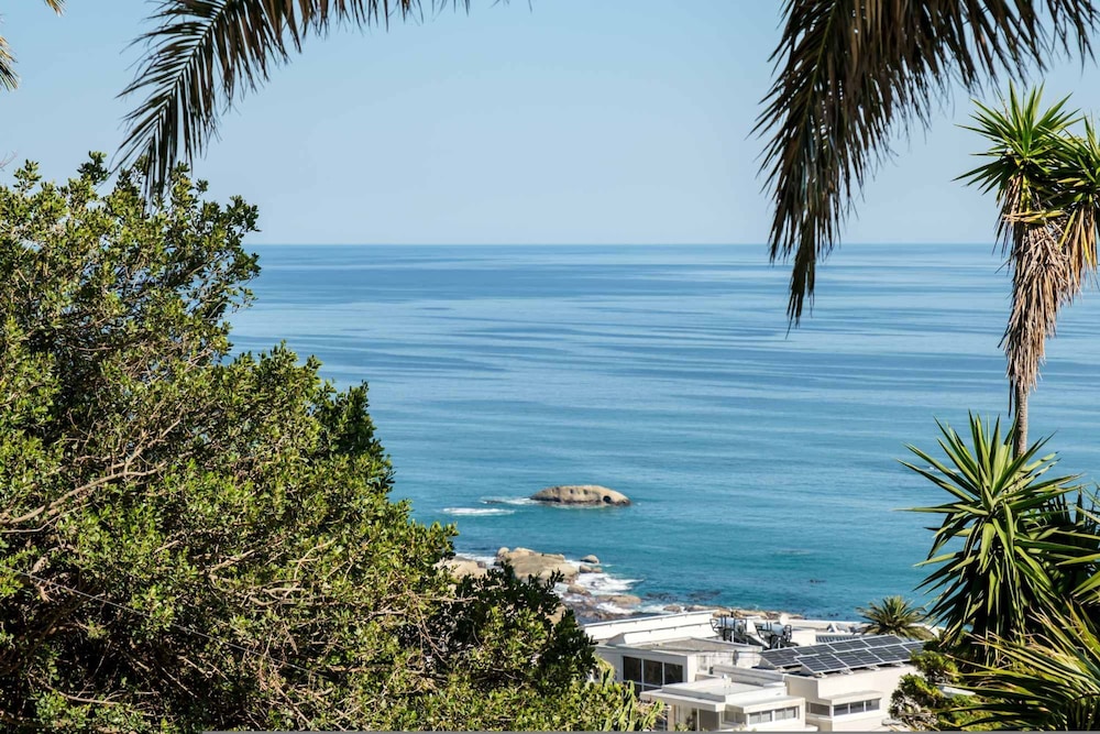 Camps Bay 4BR w Pool and Sea Views Atlantic Gem