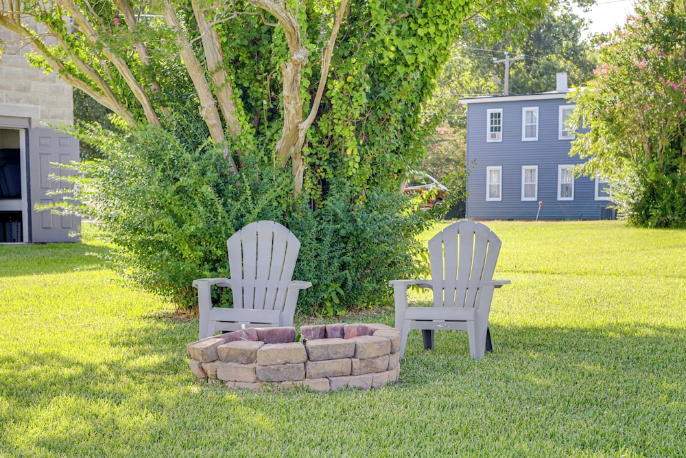 < 1 Mi to Boat Ramp: Coastal Virginia Hideaway