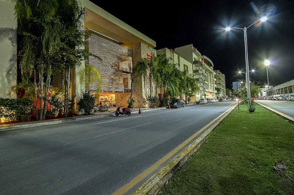 Sabbia Dowtown Condos by Mikitito Rentals
