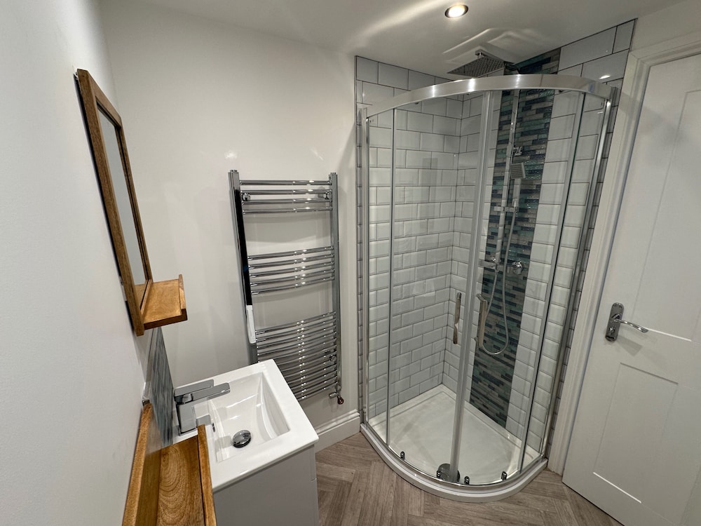 The Slipway Suite, Fowey Harbour & Parking 1 Min