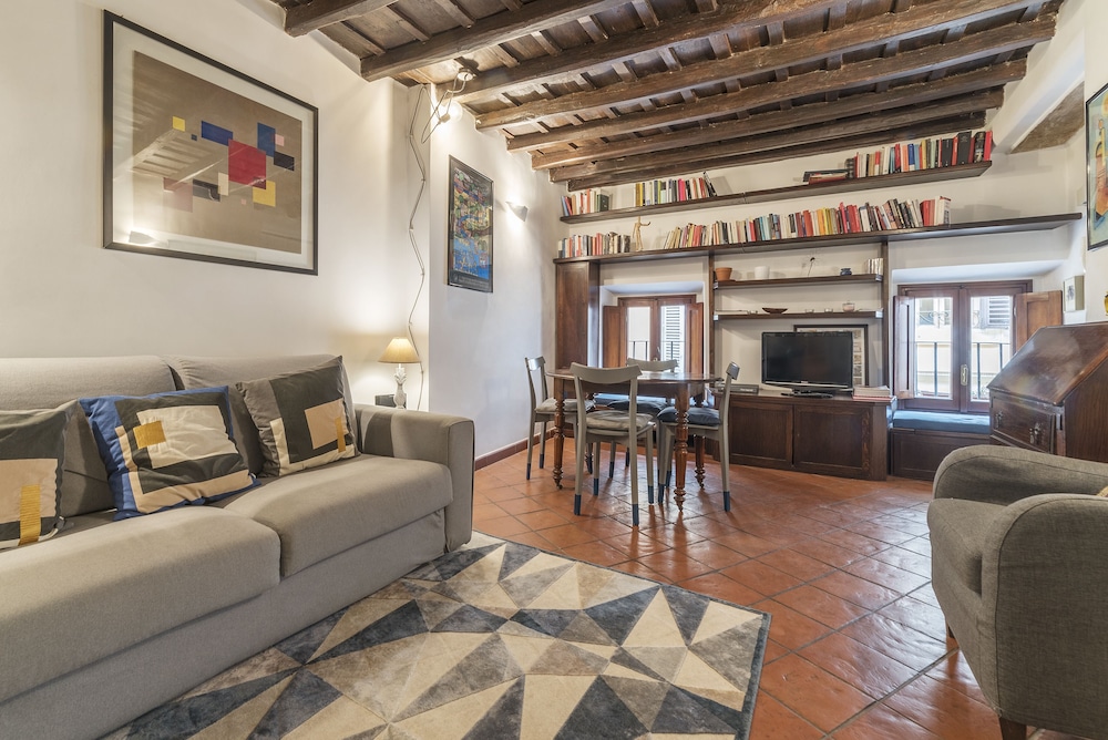 Stylish Flat Domus Aurea