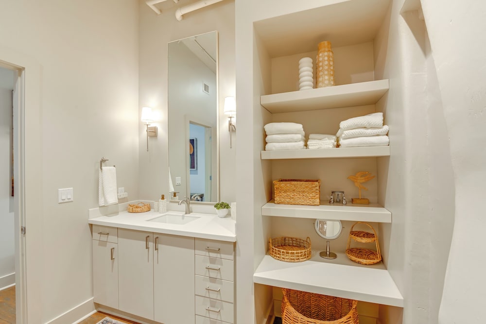 Walk to Vanderbilt: Eclectic Apt in Nashville