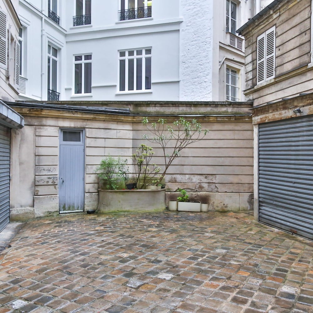 Secret Villiers I Stylish 2 Bed Apt in Villiers