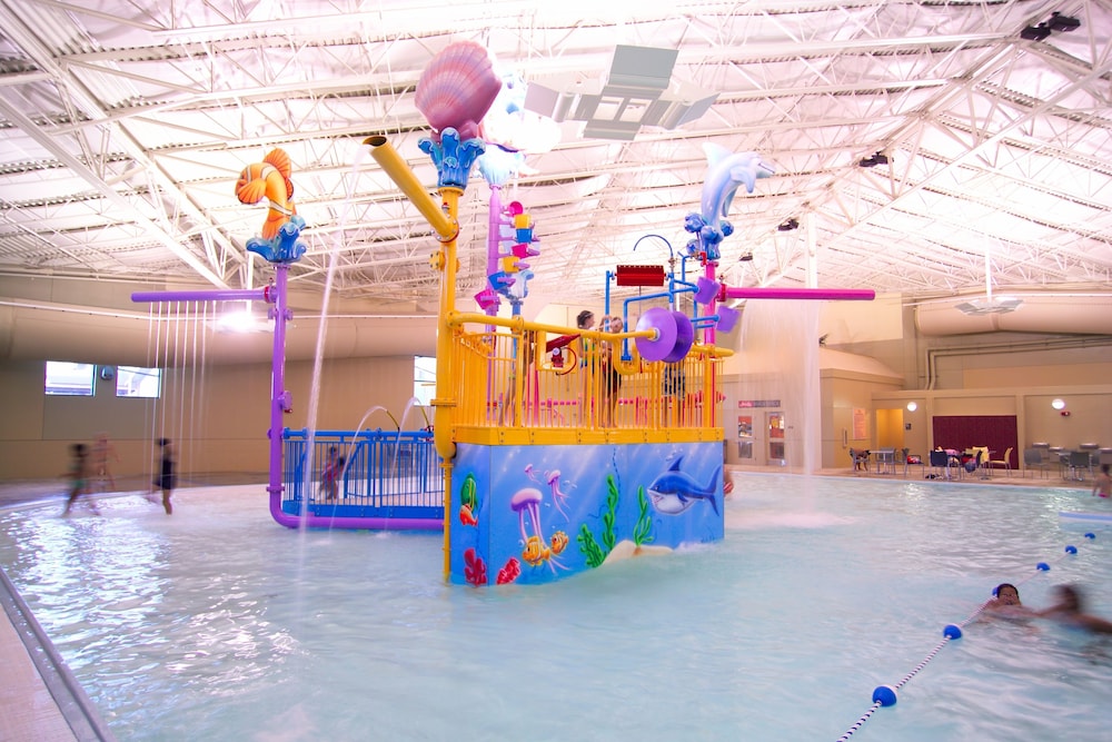 King's Pointe Waterpark Resort - Property Image 2
