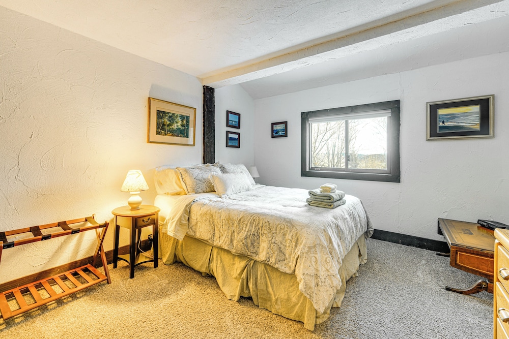 11 Mi to Sugarbush: Eclectic Ski House w/ Hot Tub!