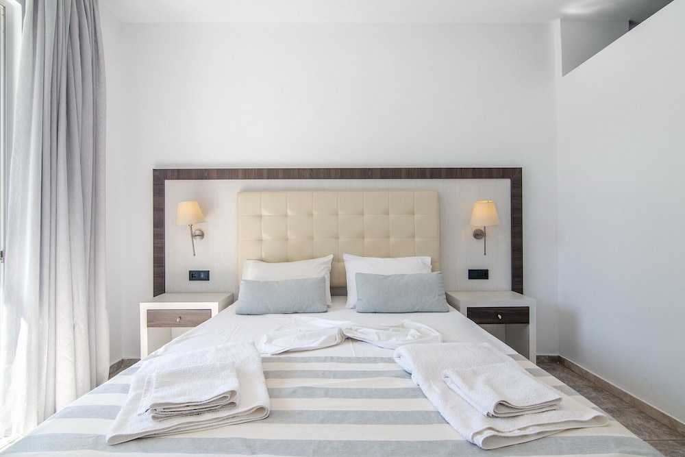 Mythos apartments
