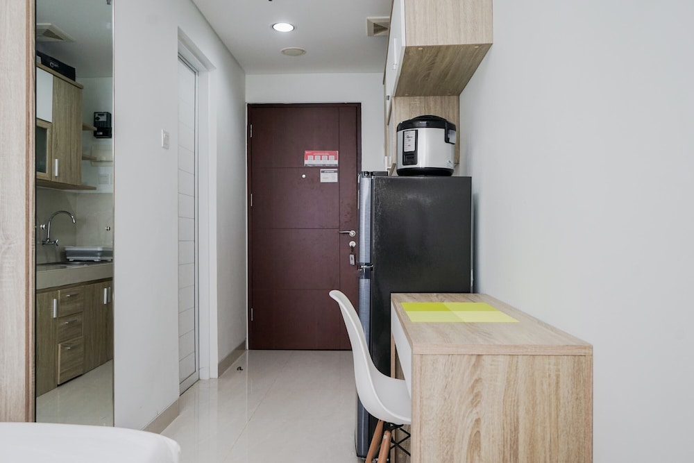 Cozy and Nice Studio Apartment at Springwood Residence