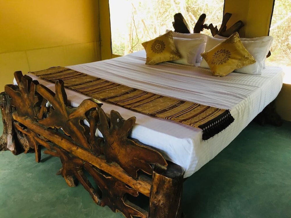 Podi Hoona Yala Safari Camp