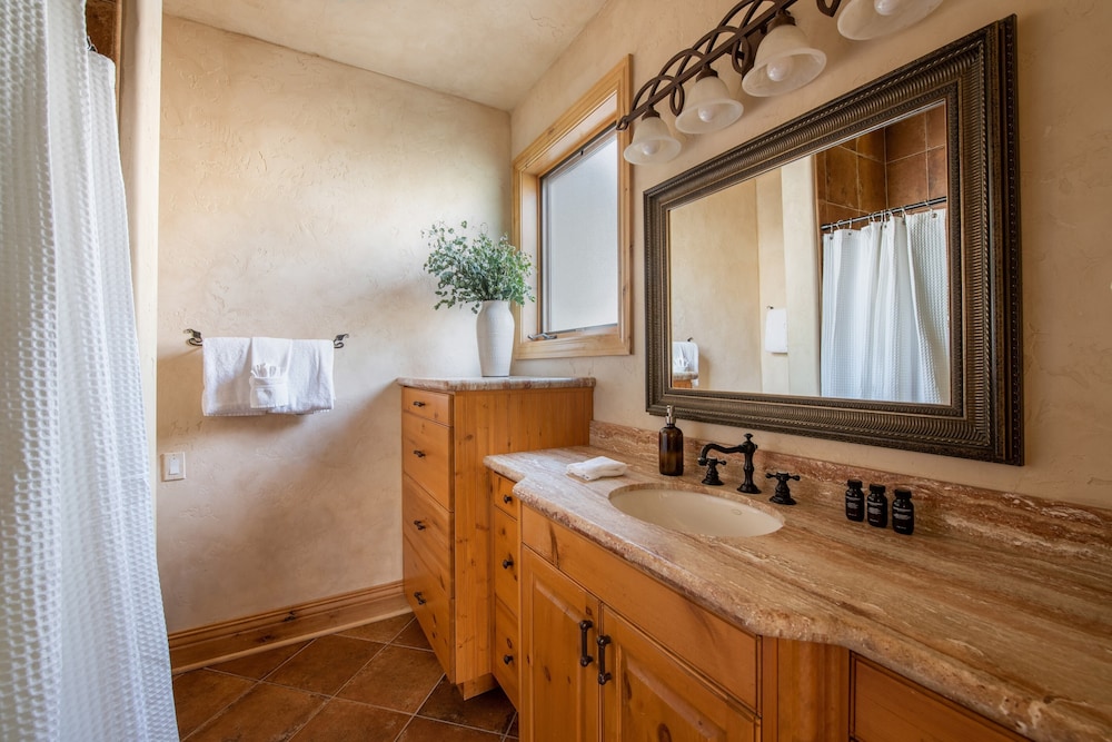 Cherry Ridge by Avantstay Incredible Mountain Mansion w/ Game Room, Hot Tub & Views!! view 2