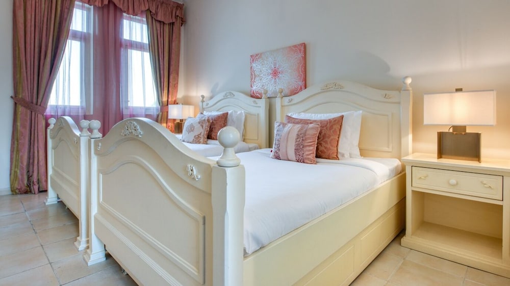 Beautiful Large 4 B/R Villa W/ Pool Jumeirah Island