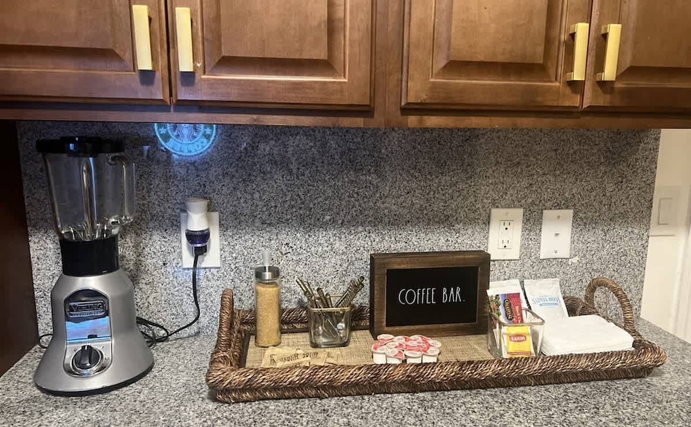 Luxurious Gem Near Disney Workspace Movie Room