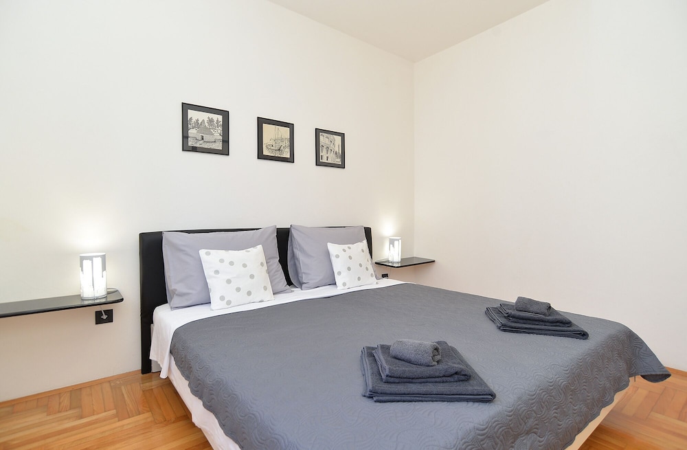 Apartments Emil 596