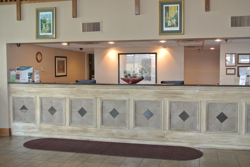 Quality Inn & Suites Carthage near Precious Moments Chapel