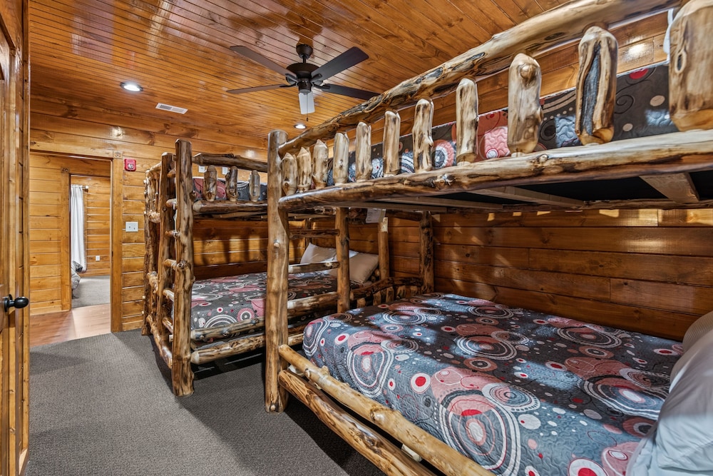 Breathtaking Views 10 Bedroom Cabin by Heavenly Views Resort view 2