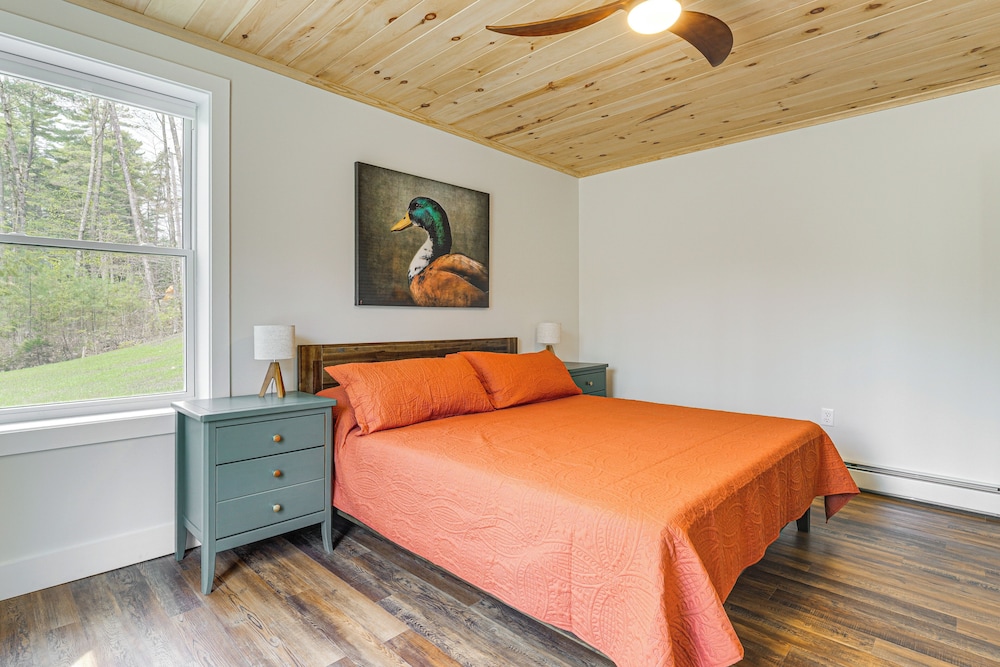 Walk to Sebago Town Beach: Luxe Townhome w/ Grill