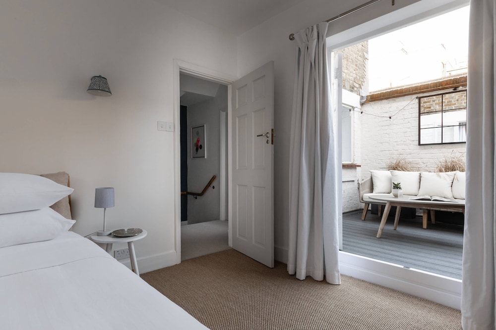 Wyndham Mews II by Onefinestay view 5