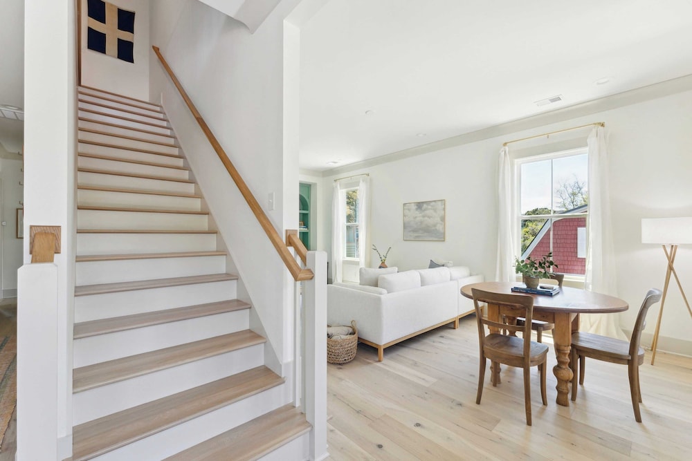 Windward House by Avantstay Walk to Beach + Restaurants Saltwater Pool