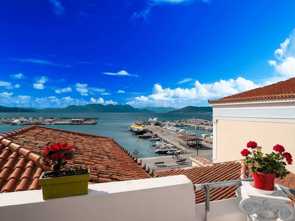 Astra Holiday Home in Aegina Island With Gorgeous Sunset Views view 4