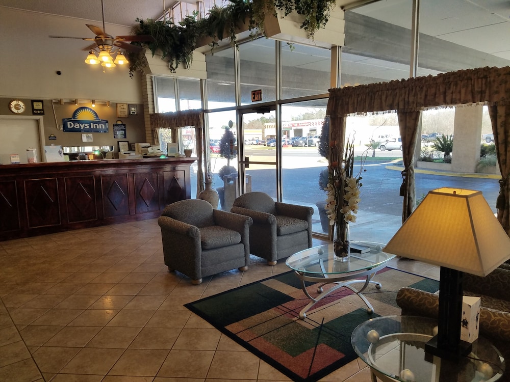 Leesville Vacations - Days Inn by Wyndham Leesville - Property Image 1