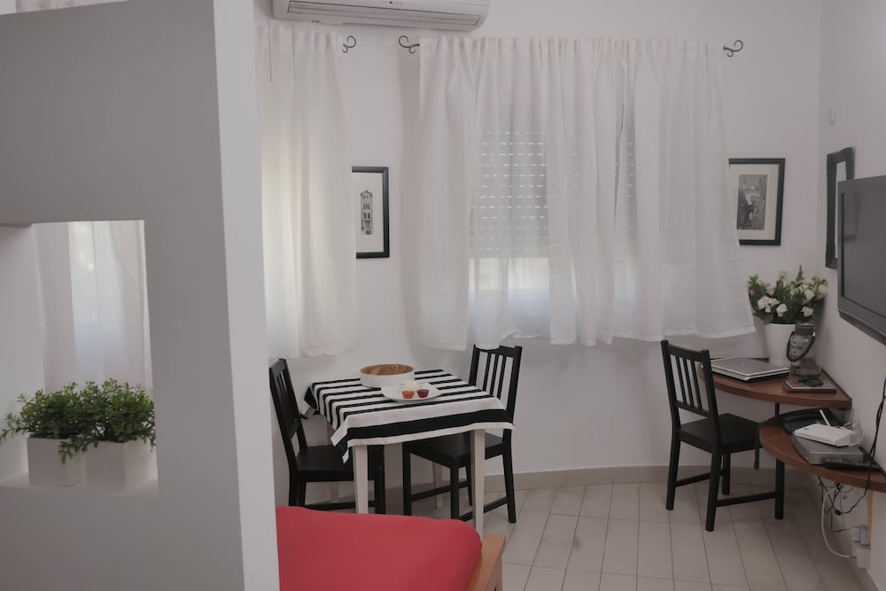 Allenby 2 Bed & Breakfast