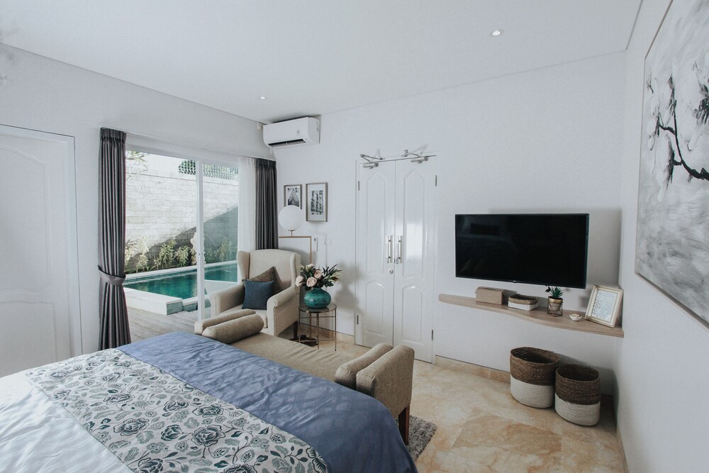 Saka Luxury Villa