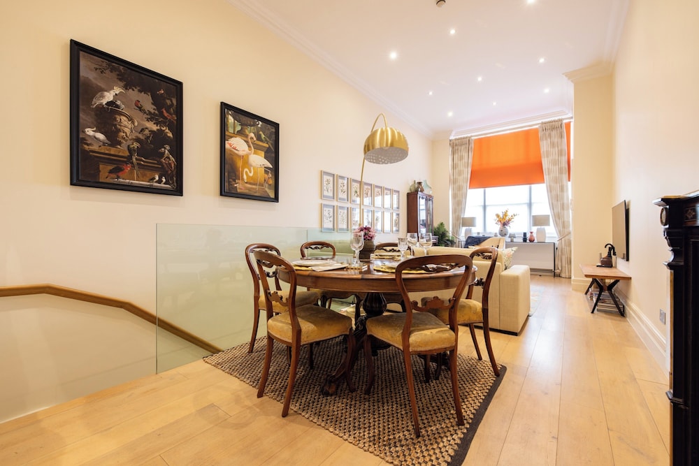 Large 3-bed 5-guest 1841 Duplex House Paddington