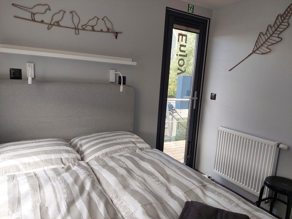 Luxury Houseboat in Volendam Marina, photo 28