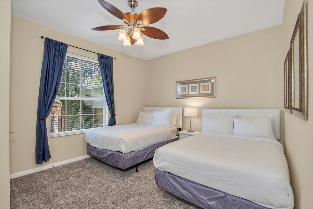 Cozy Condo W/private Balcony Steps to Conv. Ctr