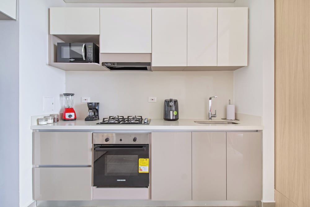 Salguero Suites By HostPro
