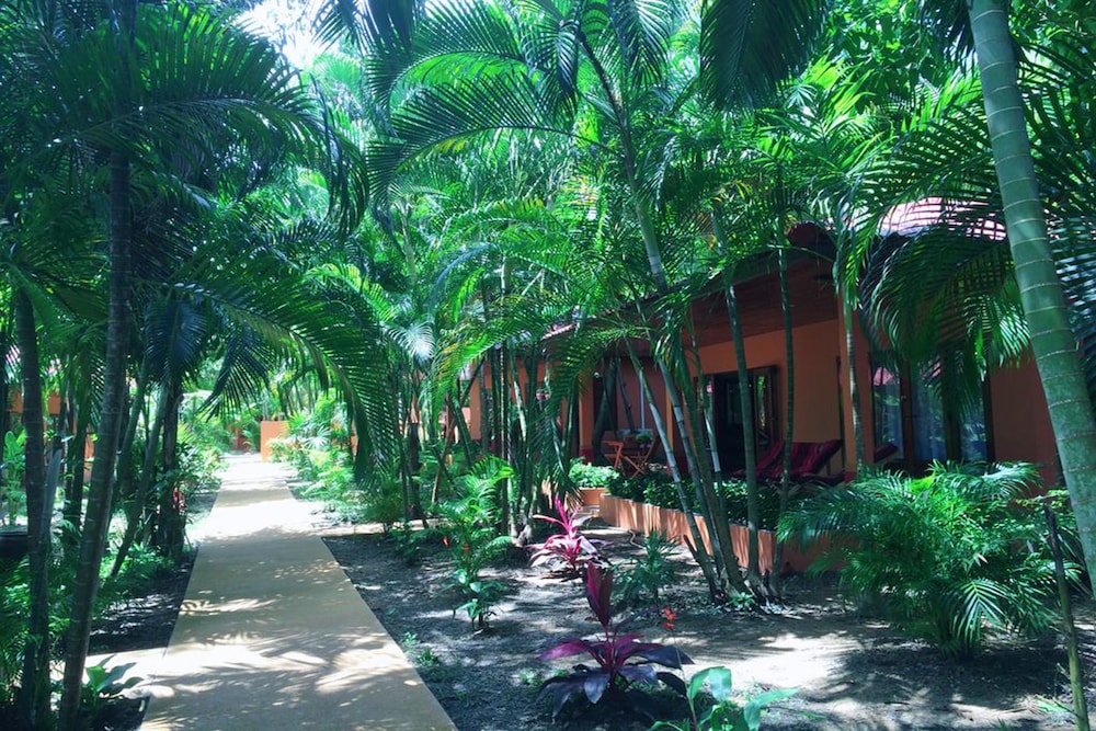 Sazana Villa Resort