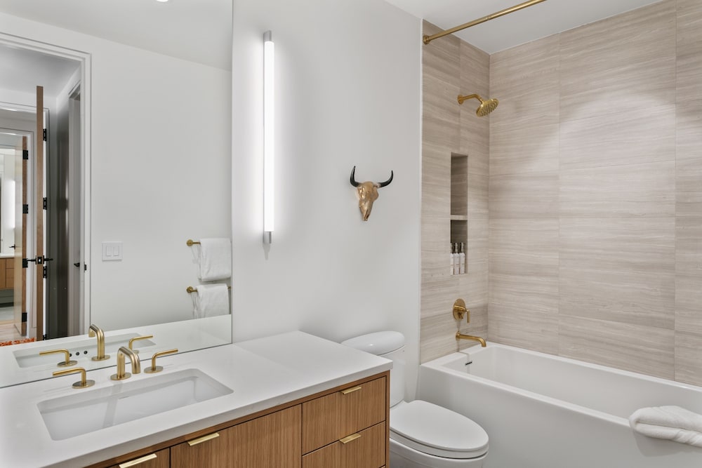 2505 Founders Place - Three Bedroom Deluxe 3 Condo