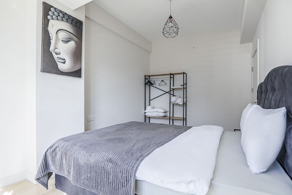 Modern Flat in Ka Ithane With Balcony