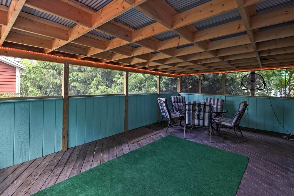 Cozy Middle Bass Cabin w/ Grill & Lagoon Access! view 4