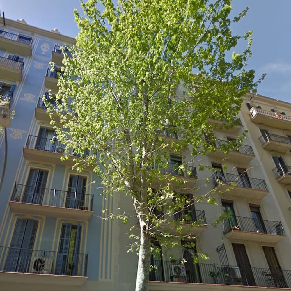 Sagrada Familia Modern ART APT Wi-fi AC Smart TV By Myrentalhost