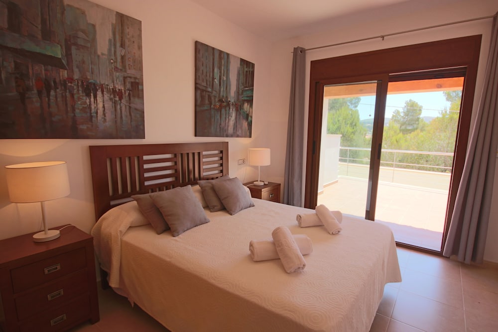 2 Twin Luxurious & Secluded Villa - Private Pools, Walk to the Beach & Moraira view 3
