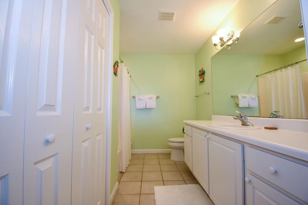 Spacious 4-bed, 4-bath Home in the Heart of Fripp Island
