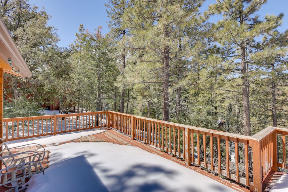 Pine Mountain Club Cabin Rental w/ Pool Access!