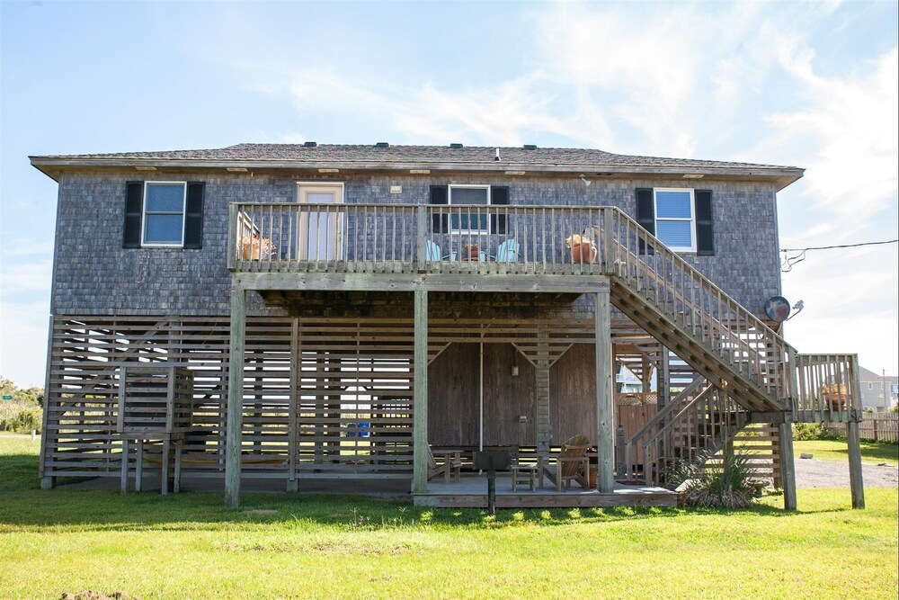 Austin's Pointe 4 Bedroom Cottage by RedAwning