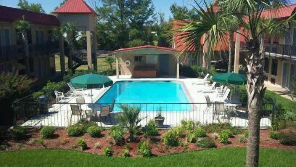 Days Inn by Wyndham Leesville view 4