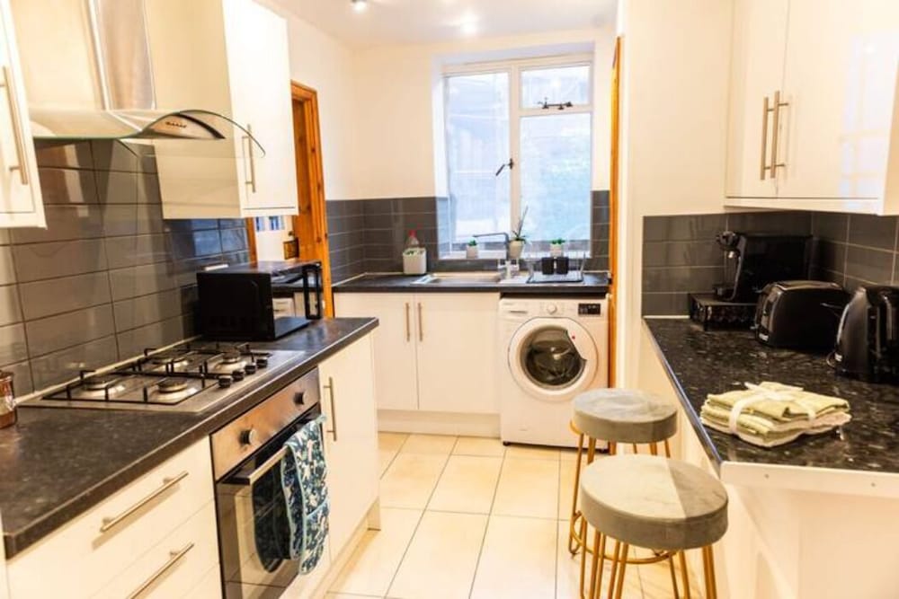 3-Bed Apartment Central London