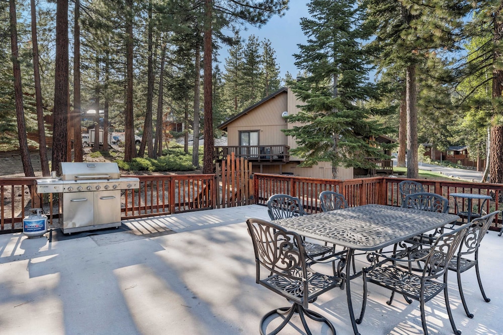 Geraldine Drive by Avantstay Hot Tub, Views, Walk to Trails + Game Room