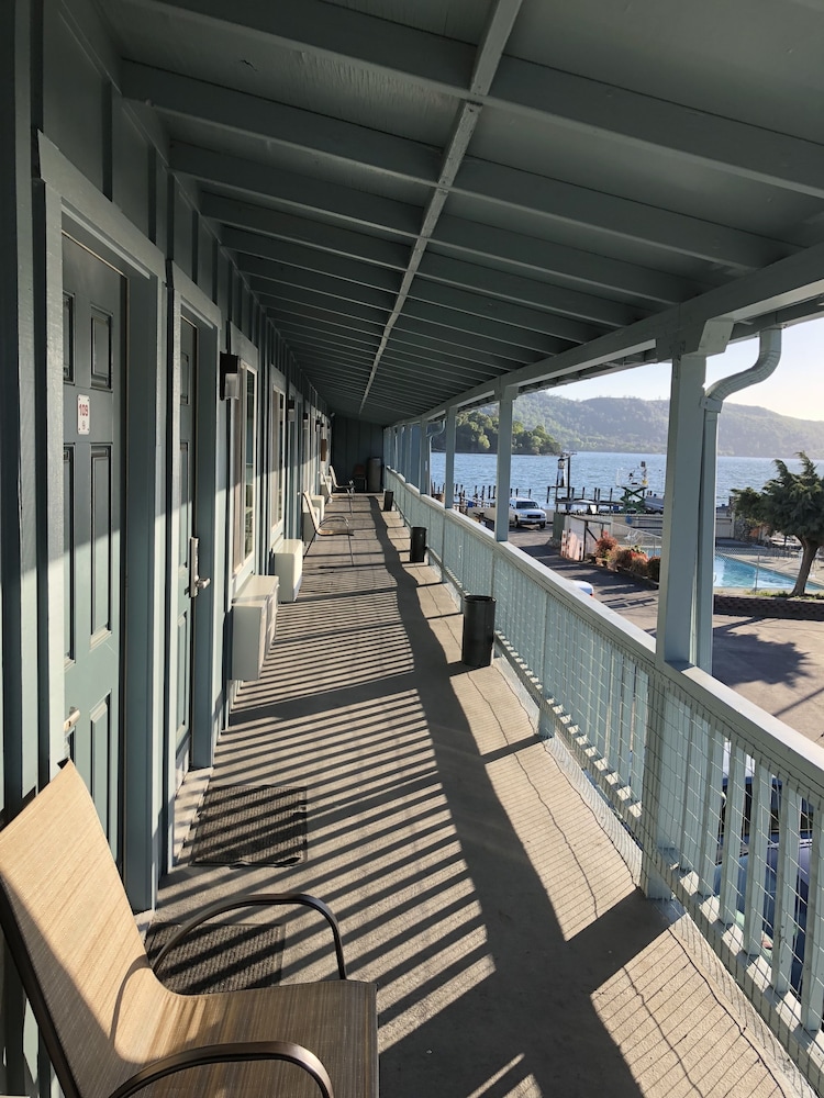 Lamplighter Motel view 4
