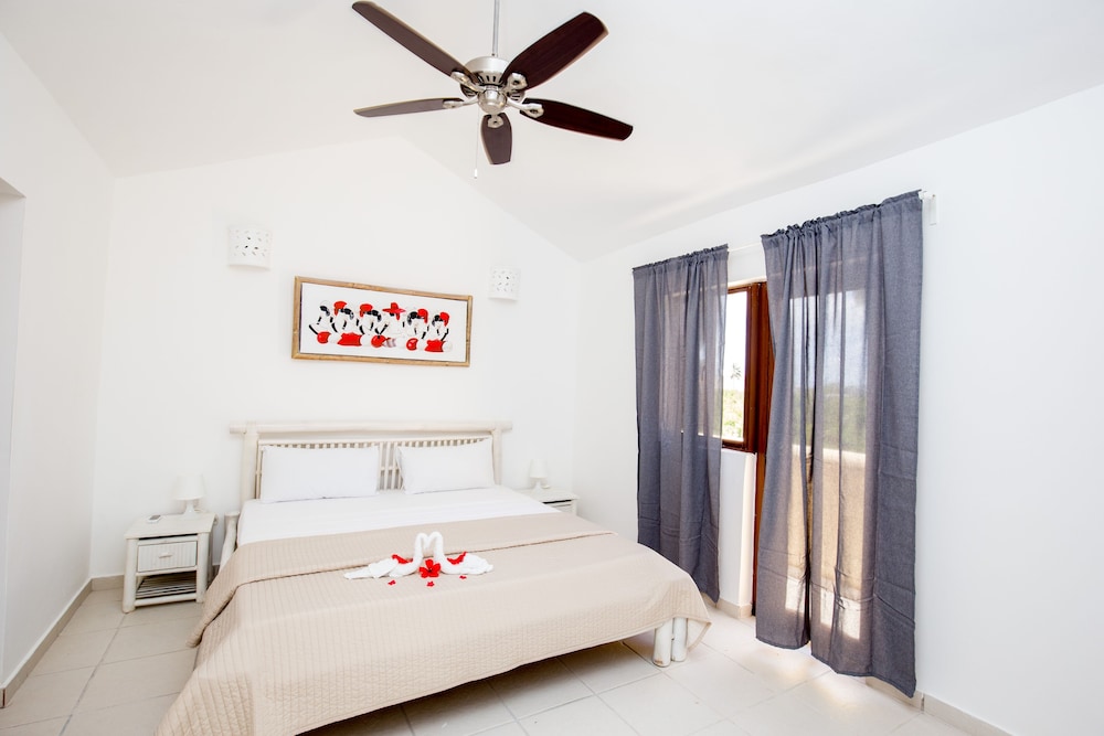Los Corales Beach Village