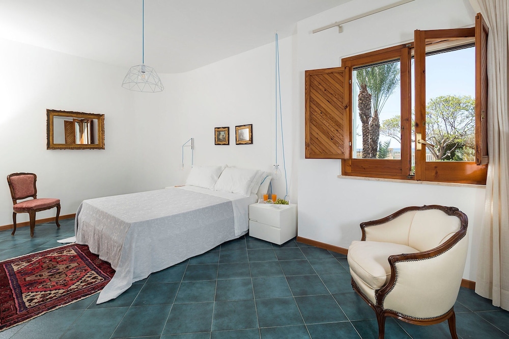 Villa in Trapani With Private Pool & Near Sea